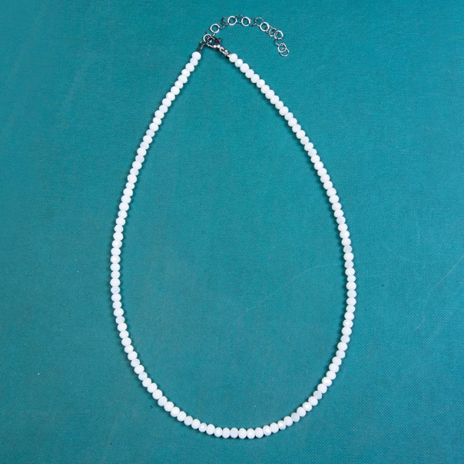 Κολιέ με λευκές κρυστάλλινες χάντρες 4mm, ατσάλινο κούμπωμα