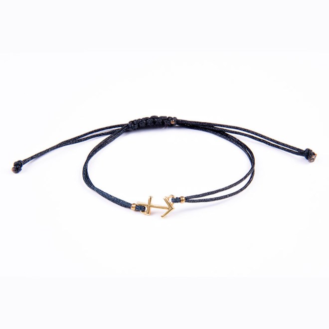 Μίνιμαλ βραχιόλι με μαύρο κορδόνι, επίχρυσο 24Κ μοτίφ ζώδιο "Τοξότης" με αυξομείωση