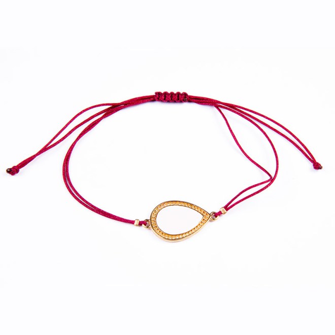 Βραχιόλι με επίχρυσο μοτίφ 24Κ σταγόνα με λευκό σμάλτο σε σκούρο κόκκινο κορδόνι, με αυξομείωση