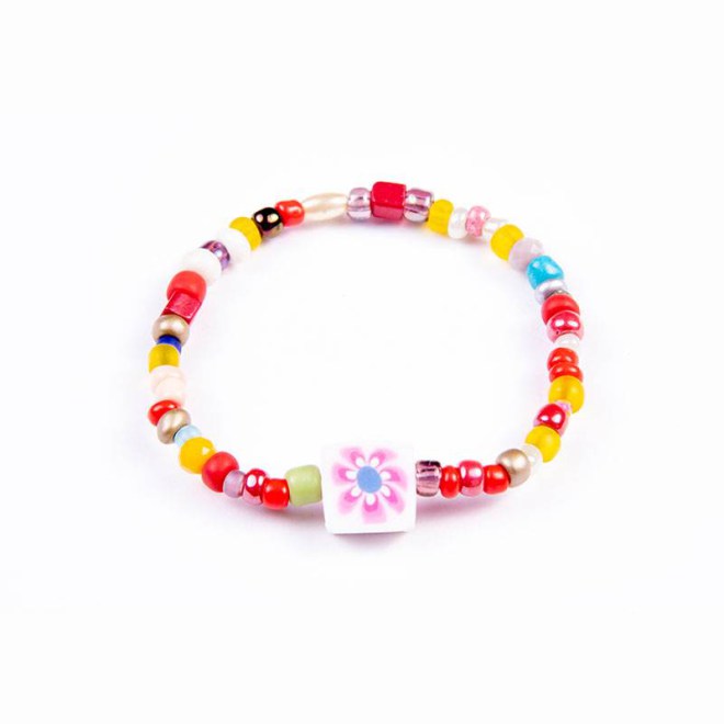 Παιδικό βραχιόλι πολύχρωμο με γυάλινες και χάντρα φίμο λευκή με λουλούδι, σε κορδόνι σιλικόνης