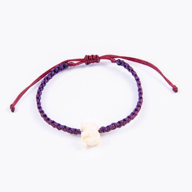 Παιδικό βραχιόλι μακραμέ μπλε - μπορντώ με ελεφαντάκι λευκό από πάστα κοραλλιού, με αυξομείωση