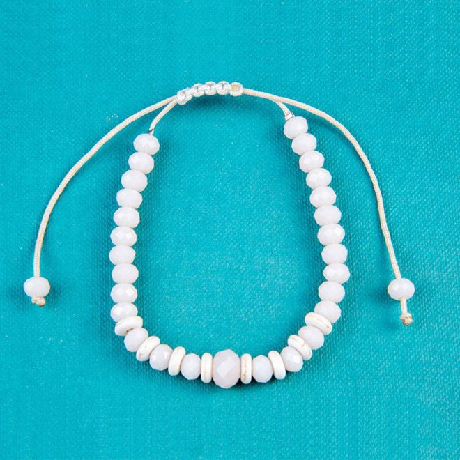 Βραχιόλι με κρυστάλλινες χάντρες, λευκές 6mm, 8mm με ροδέλες χαολίτη σε λευκό, με αυξομείωση