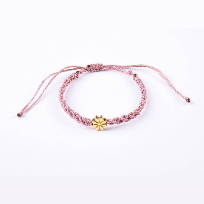 Βραχιόλι μακραμέ infinity με μεταλλικό στοιχείο λουλούδι, με κορδόνι metallic gold pink, με αυξομείωση