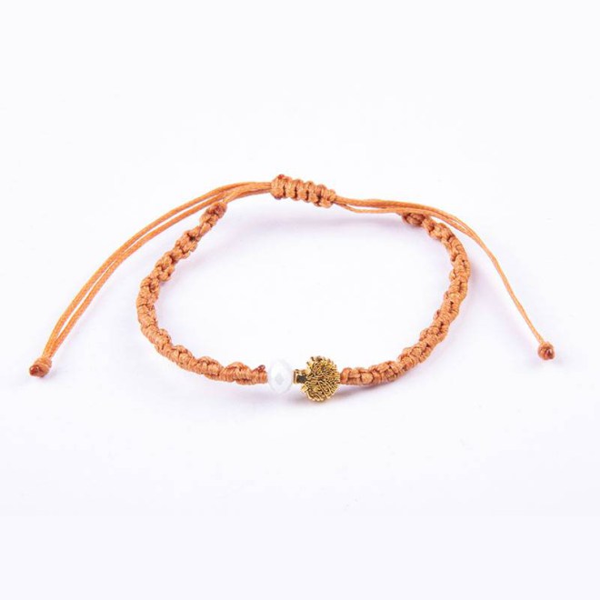 Μακραμέ βραχιόλι με μεταλλικό στοιχείο δέντρο της ζωής χρυσό, με κορδόνι κερωμένο μόκα, με κρυστάλλινη χάντρα 6mm με αυξομείωση