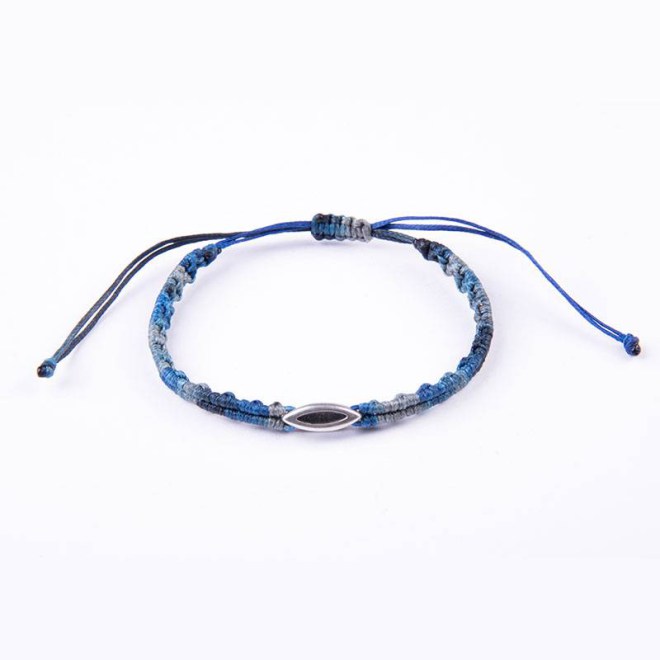 Βραχιόλι μακραμέ με μπλε μούλτι κερωμένο κορδόνι με μεταλλικό στοιχείο οβάλ, με αυξομείωση