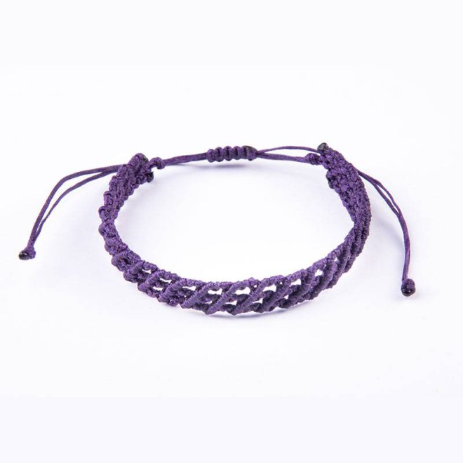 Βραχιόλι μακραμέ με μωβ κερωμένο κορδόνι, με αυξομείωση