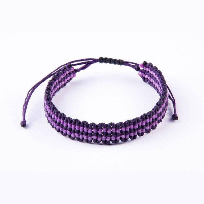 Βραχιόλι μακραμέ δίχρωμο με μωβ - ανοιχτό μωβ κερωμένο κορδόνι, με αυξομείωση