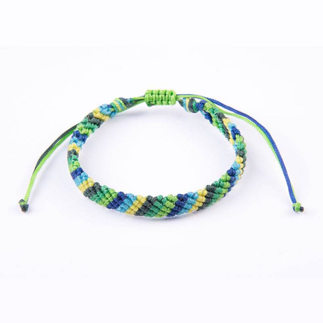Βραχιόλι μακραμέ πολύχρωμο stripes με κερωμένα κορδόνια, κλείνει με αυξομείωση