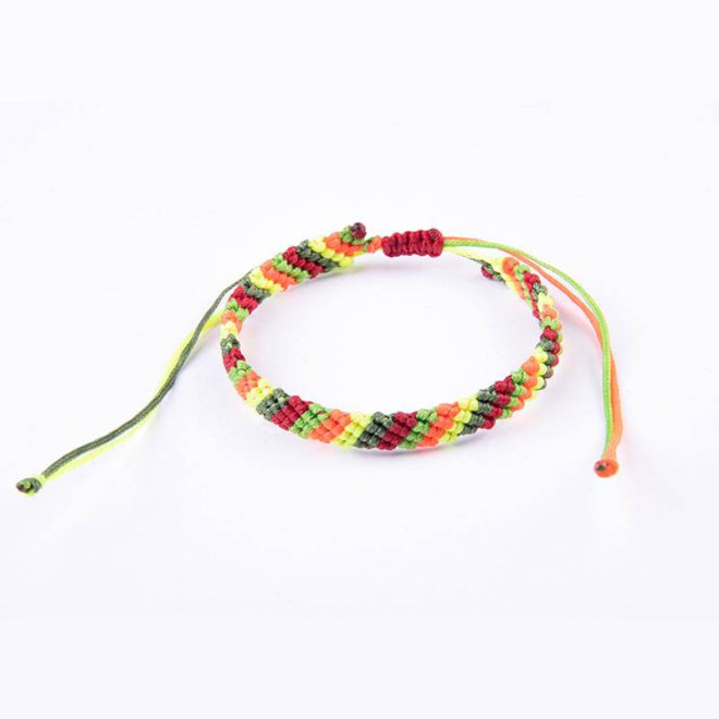 Βραχιόλι μακραμέ πολύχρωμο stripes με κερωμένα κορδόνια, κλείνει με αυξομείωση