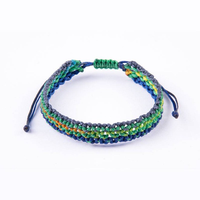 Βραχιόλι μακραμέ με μπλε μούλτι κερωμένα κορδόνια, κλείνει με αυξομείωση