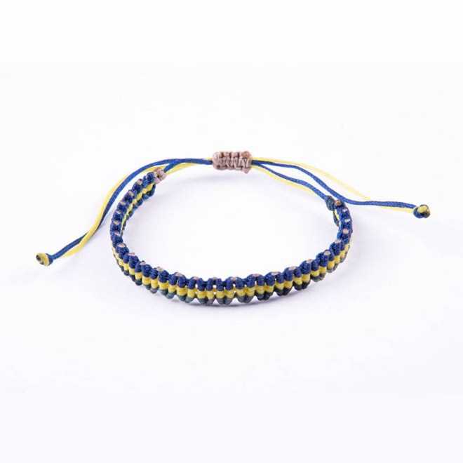 Βραχιόλι μακραμέ με κίτρινο-μπλε-σκούρο μπλε κερωμένα κορδόνια, κλείνει με αυξομείωση