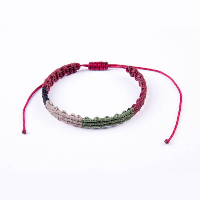 Βραχιόλι μακραμέ χακί-γκρι-μπορντώ-μαύρο κερωμένα κορδόνια, κλείνει με αυξομείωση