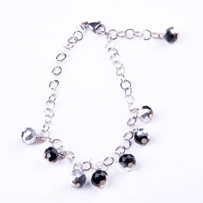 Βραχιόλι με ατσάλινη αλυσίδα κρίκο 3mm και κρεμαστά κρύσταλλα ασημί-μαύρο 8mm, και ατσάλινο κούμπωμα