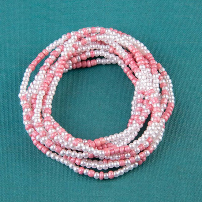 Βραχιόλι πολυμορφικό wrap με γυάλινες χάντρες ροζ και ακρυλικές πέρλες λευκές σε κορδόνι σιλικόνης