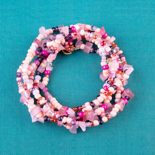 Βραχιόλι πολυμορφικό wrap με γυάλινες χάντρες ροζ περλέ, πορτοκαλί, μωβ κρυσταλλάκια και ροζ γυάλινα τσιπς σε κορδόνι σιλικόνης