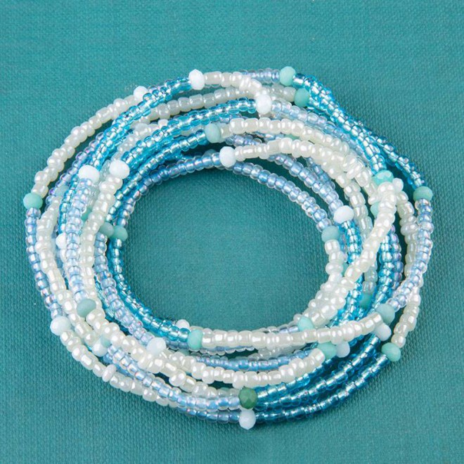 Βραχιόλι πολυμορφικό wrap με γυάλινες χάντρες ανοιχτό γαλάζιο, τυρκουάζ, μπλε διάφανο, κρυσταλλάκια ματ σε κορδόνι σιλικόνης