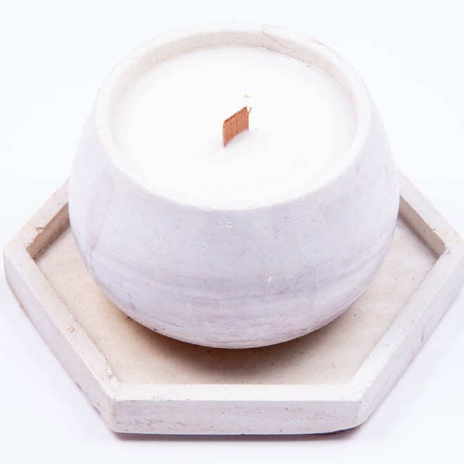 Χειροποίητο αρωματικό κερί σόγιας 100γρ με ξύλινο φυτίλι σε χειροποίητο τσιμεντένιο σκεύος και βάση πολύγωνη