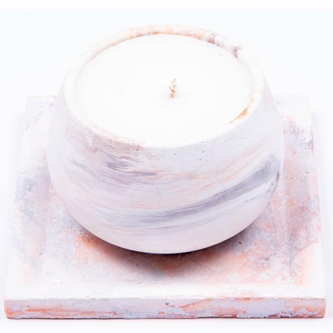 Χειροποίητο αρωματικό κερί σόγιας 100γρ σε χειροποίητο τσιμεντένιο σκεύος και βάση τετράγωνη